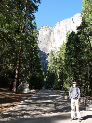 The walk to lower Yosemite Falls