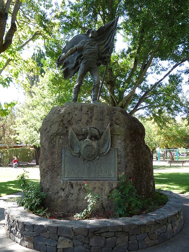 Statue commemorating the Bear Flag Revolt in Sonoma