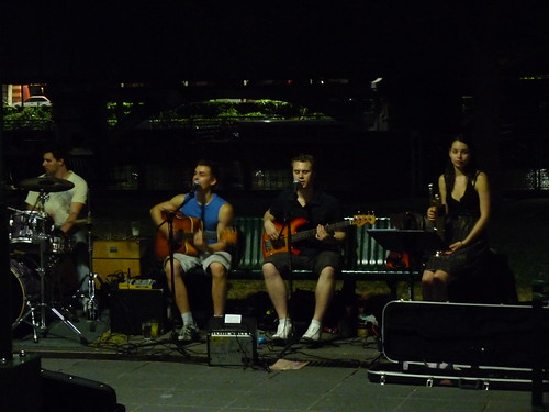 Buskers at Melbourne&rsquo;s South Bank
