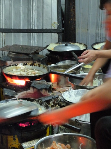 Making fresh pancakes with prawns, pork and vegetables