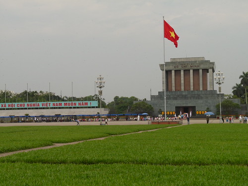 Queuing to enter Ho Chi Minh&rsquo;s Mausoleum