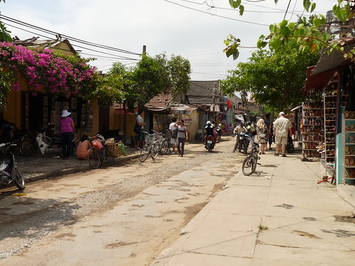 Street in Hoi An&rsquo;s old town