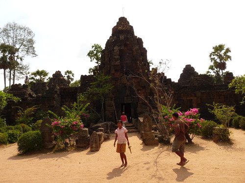 Angkorian-era temples at Tonle Bati