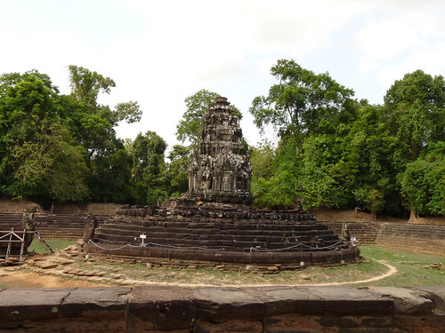 Central pool at Neak Prean